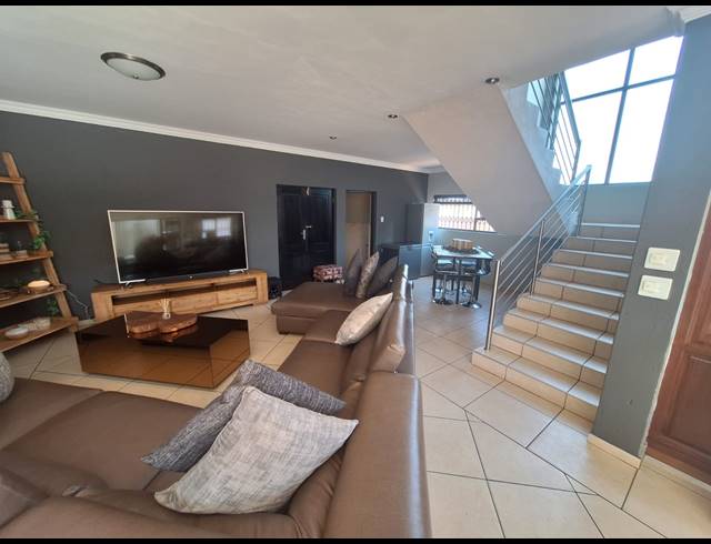 4 BEDROOM TOWNHOUSE FOR SALE IN VANDERBIJLPARK SW 5